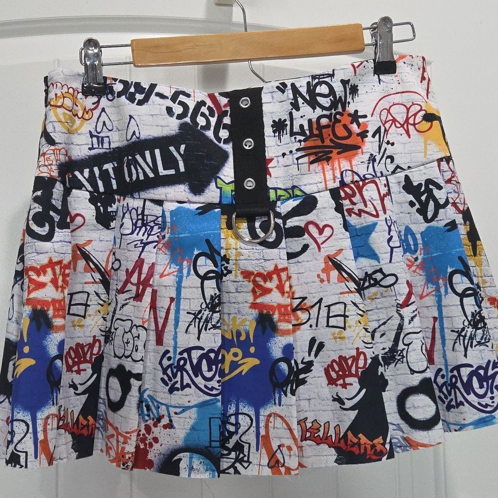 Current Mood Graffiti Pleated Mini Skirt Dolls Kill , NwT, LARGE - Picture 5 of 7